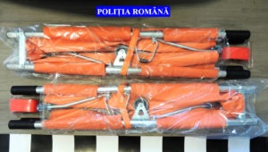 DOI ARGEȘENI CARE AU IMPORTAT IZOLETE, ACUZAȚI DE MAI MULTE INFRACȚIUNI