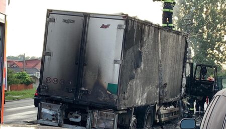 VIDEO/UPDATE: CAMION AFUMAT CU TOT CU CONSERVE LA BASCOV