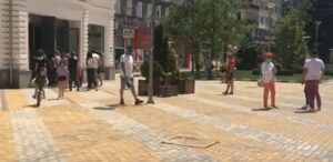 VIDEO: COADĂ LA ZARA, CERERE MARE LA TEXTILE