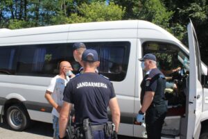 PESTE 50 DE PERSOANE AMENDATE ÎN ARGEŞ FIINDCĂ IGNORĂ MĂSURILE DE PROTECŢIE