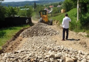 VIDEO: LUCRĂRI DE PIETRUIRE PE APROAPE TOATE ALEILE DIN BUDEASA