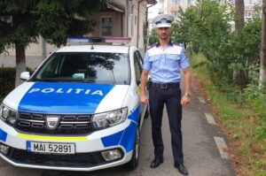 OMUL LA NEVOIE SE CUNOAȘTE. UNEORI, E POLIȚIST
