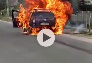 UPDATE/VIDEO: MAȘINĂ ÎN FLĂCĂRI, ÎN HÂRSEȘTI