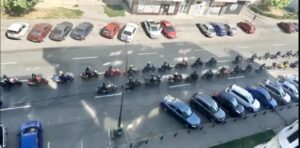 VIDEO: SUTE DE MOTOCICLIŞTI L-AU CONDUS PE ULTIMUL DRUM PE TÂNĂRUL MORT ÎN ACCIDENT LA BASCOV