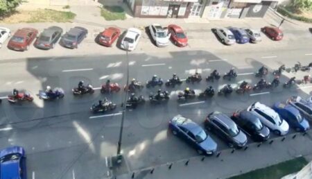 VIDEO: SUTE DE MOTOCICLIŞTI L-AU CONDUS PE ULTIMUL DRUM PE TÂNĂRUL MORT ÎN ACCIDENT LA BASCOV