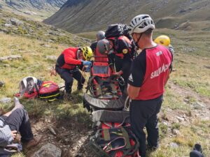 VIDEO: BĂRBAT ACCIDENTAT ÎN MUNȚI