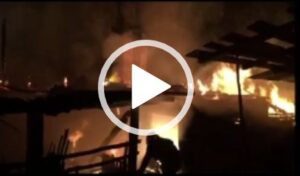 VIDEO: INCENDIU PUTERNIC ÎN VULTUREȘTI