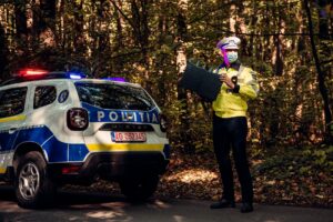 POLIŢIŞTII, DE ACUM DOTAŢI ŞI CU BENZI CU ŢEPI PENTRU PRINDEREA ŞOFERILOR CARE FUG CU MAŞINA