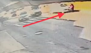 VIDEO/UPDATE: ACCIDENT PODUL VIILOR: MOMENTUL ÎN CARE O FEMEIE ESTE LOVITĂ DE MAŞINĂ