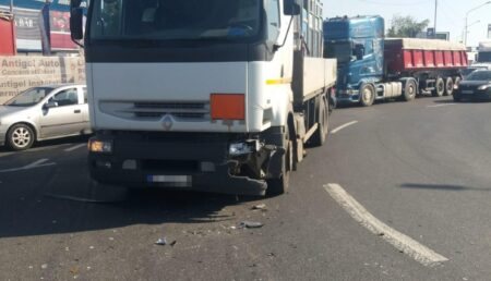 CAMION CU TUBURI DE OXIGEN, IMPLICAT ÎNTR-UN ACCIDENT, ÎN PRUNDU