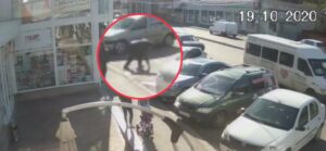 UPDATE/VIDEO: CE RISCĂ FEMEIA CARE A GĂSIT 10.000 DE LEI ÎN FAȚĂ LA JOHN ȘI I-A BĂGAT ÎN BUZUNAR