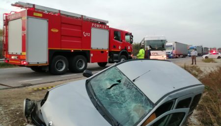 ȘAPTE RĂNIȚI ÎNTR-UN ACCIDENT. TOȚI CĂLĂTOREAU ÎN ACELAȘI AUTOTURISM