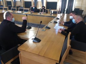 PITEȘTENII DIN STRADA GRIGOREȘTI VOR FI FERIȚI DE INUNDAȚII. PRIMARUL GENTEA A SEMNAT CONTRACTUL PENTRU LUCRĂRILE CARE VOR REZOLVA PROBLEMA