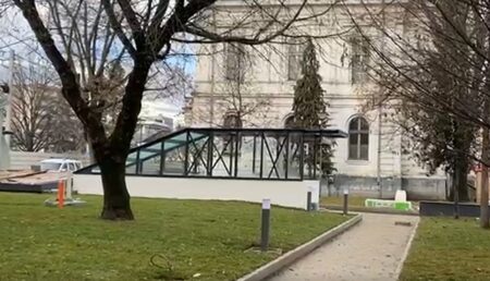 VIDEO | TOALETA SUBTERANĂ DIN PIAŢA PRIMĂRIEI A FOST CONSTRUITĂ