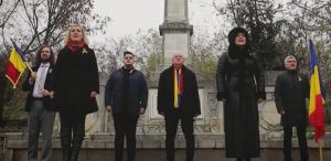 VIDEO: IMNUL NAŢIONAL, INTONAT DE COTIMANIS ÎMPREUNĂ CU ACTORI DE LA TEATRUL DAVILA