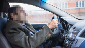 Pensionar prins beat la volan, în Câmpulung