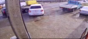 Video: Accident la intrarea în Bascov. Impactul, înregistrat de o cameră video