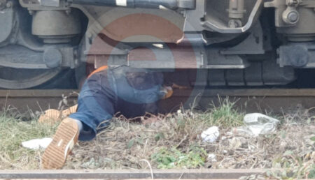 Mecanicul locomotivei, despre bărbatul tăiat de tren: „Mergea şi dintr-o dată s-a aruncat în faţă”