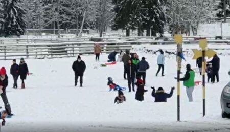 Video: Sute de argeşeni au respirat aerul libertăţii pe pârtia de la Voina