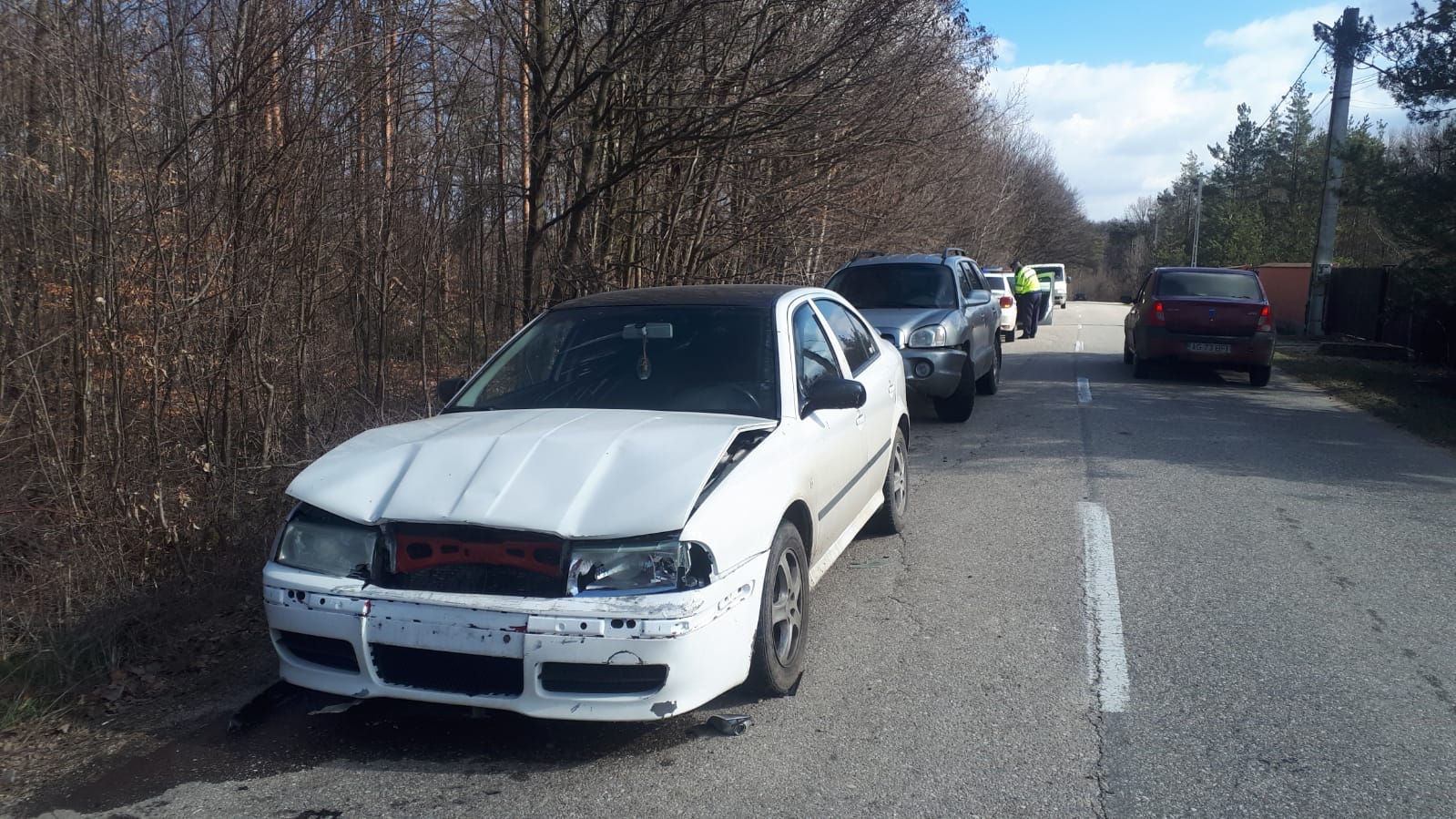 Tamponare în lanţ. Cinci autoturisme implicate pe drumul recent vizitat de Prefect