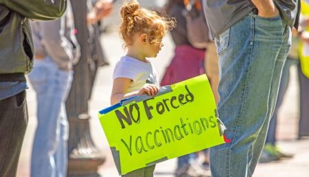 Izolare prin nevaccinare! Începe războiul celor care s-au vaccinat împotriva scepticilor