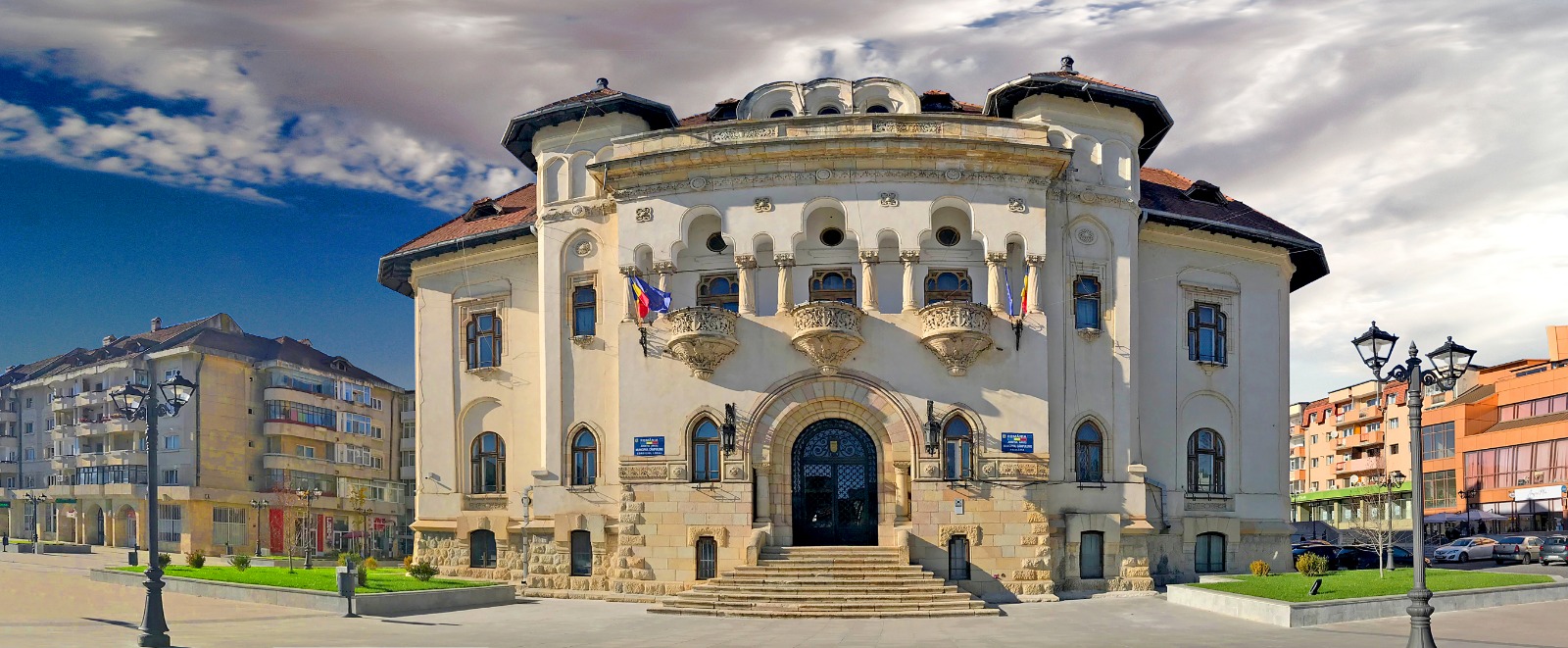 Primăria Câmpulung angajează