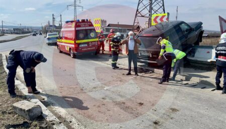 Update/Video: Accident pe strada Serelor. Soţia şoferului, scoasă cu descarcerarea