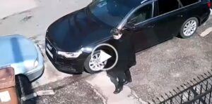 Update/Video: Maşini zgâriate în Trivale. O femeie se ocupa cu aşa ceva