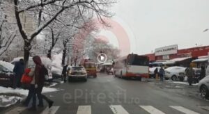 Update accident Războieni: Fată de 16 ani, victimă, după ce a ieşit de după autobuz în stradă