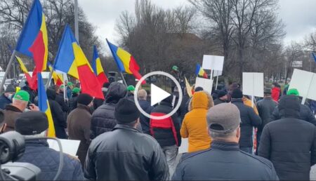 Video: Protest de amploare în Capitală. Mircea Băluţă, fermier argeşean, printre manifestanţi