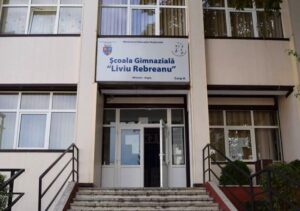 OFICIAL: Bărbatul decedat după vaccin era cadru didactic la Şcoala Rebreanu din „Mioveni”