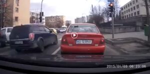 Video – La un pas de o mare tragedie în Pitești. Imagini incredibile lângă Colegiul Odobescu!