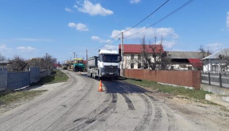 Au început lucrările de asfaltare la drumul județean DJ 703 Morărești – Cuca – Ciomăgești