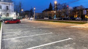 Parcarea de lângă Teatrul Davila s-a redat în folosință