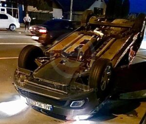 Video – Acum: S-a răsturnat cu mașina