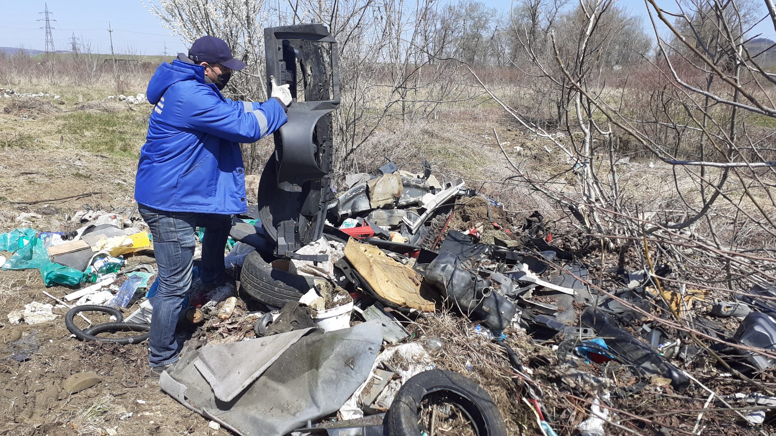 ABAAV continuă lupta cu nepăsarea. 22,7 tone de deșeuri au fost colectate de pe malul Râului Doamnei