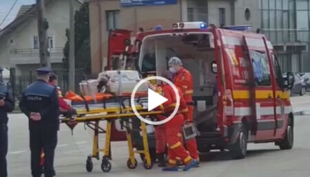 Video: Urgenţă medicală. Elicopterul a aterizat la stadion