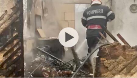 Video – Incendiu în Argeș! Persoană decedată în interiorul casei