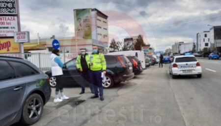 Video: Şoferiţă pericol public în Piteşti. A avariat mai multe maşini