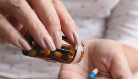 Pfizer pregăteşte pastila anti-COVID pentru tratamentul bolii la domiciliu