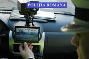 Șoferiță vitezomană, prinsă de polițiști circulând cu 135 km/h în localitate
