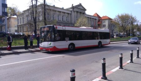 Zeci de autobuze Publitrans ies din garanție, cresc masiv cheltuielile