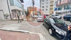 Video: Doi tineri începători care se şi cunosc au făcut accident în Piteşti