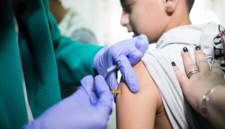 Copiii cu vârste cuprinse între 12 şi 15 ani, vaccinaţi anti-Covid anul acesta
