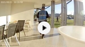 Video: Depistat de jandarmi. Din Spania, a „aterizat” la botez în Argeş