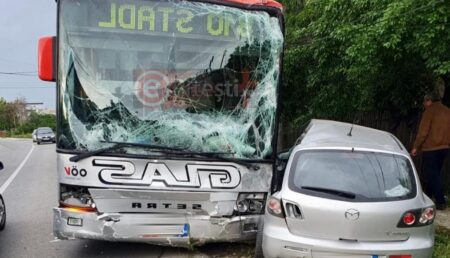 Argeş: Autobuz de transport persoane, implicat în accident
