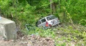Video: Accident lângă Zoo Piteşti. A ajuns cu maşina în tufiş