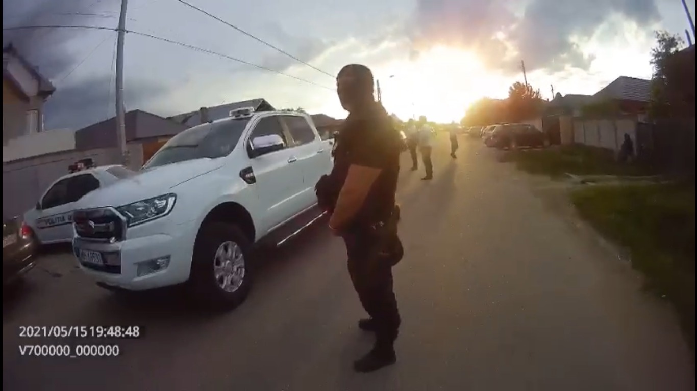 Video – Petrecere cu peste 30 de persoane, spartă de jandarmii și polițiștii argeșeni