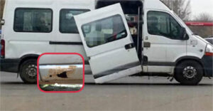 Transporta călători cu microbuzul mâncat de rugină