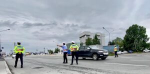 Acţiune-surpriză în Piteşti. Şoferii de autobuze şi maxi-taxi, traşi pe dreapta de poliţişti